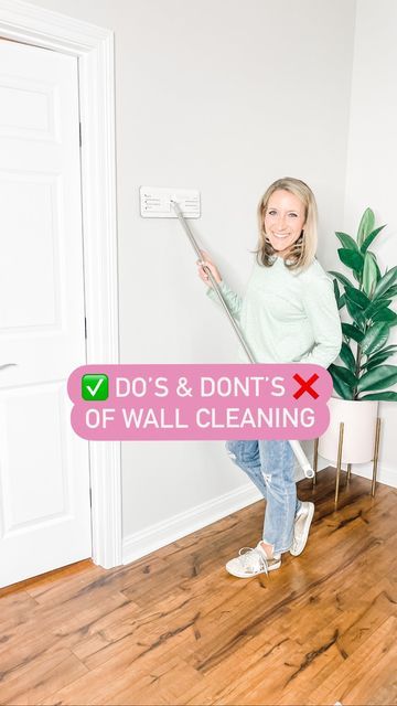 Home Organizing & Cleaning | Amazon Finds | Life Hacks on Instagram: "When’s the last time you cleaned your walls? ⠀ Luckily, this house cleaning chore doesn’t have to be done too often. ⠀ For my chenille mop/duster or the wet and dry mop and bucket comment the word “link” and I’ll send you a message with the details. ⠀ Spring cleaning is the perfect time to knock it out or throughout the year as needed of you have kids, pets or other factors that get them dirty sooner. ⠀ Lots of times simply du Mopping Walls, Cleaning Walls Hacks, Wall Cleaner Solution, Cleaning Walls With Spin Mop, How To Clean Walls, Spin Mop Cleaning Solution, Wall Cleaning Solution, Wall Mop, Degreaser Cleaner