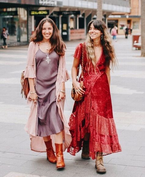 Capsule Wardrobe Women, Ethno Style, Mode Hippie, 70s Inspired Fashion, Boho Style Outfits, Dresses Boho, Witchy Fashion, Wrap Around Dress, Bohemian Clothes