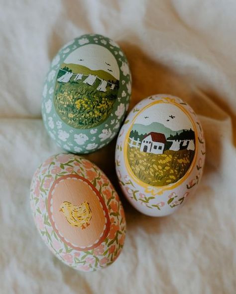 Sofie Swetter 🌿 on Instagram: “A baker’s dozen of heirloom wooden eggs are available on my website now!🥰” Heirloom Easter Eggs, Diy Jellyfish Decoration, Creative Easter Eggs, Easter Paintings, Easter Egg Art, Painted Eggs, Easter Egg Designs, Easter Egg Crafts, Rustic Crafts