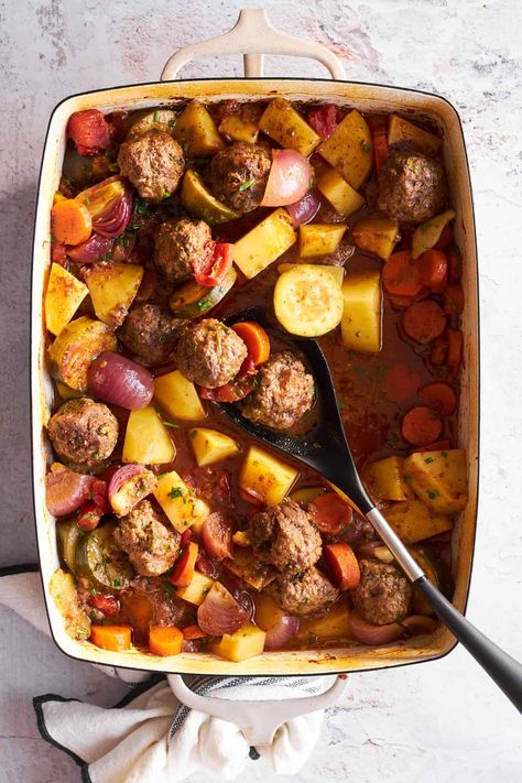 Beef Kofta Bake E2m Meals, Beef Kofta, Savoury Meals, Greek Dinner, Gf Dinner, Food Dolls, Slow Cooker Beef Stroganoff, Sheet Pan Suppers, Italian Meats