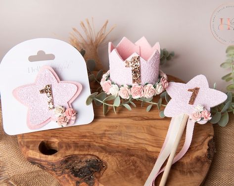 Number One Birthday Number One Princess Number One Princess - Etsy Italia 1st Birthday Crown, Pumpkin 1st Birthdays, Crown Birthday, Crown Cake, Birthday Party Set, Birthday Badge, Custom Birthday Gifts, Fairy Wands, 1st Birthday Outfits