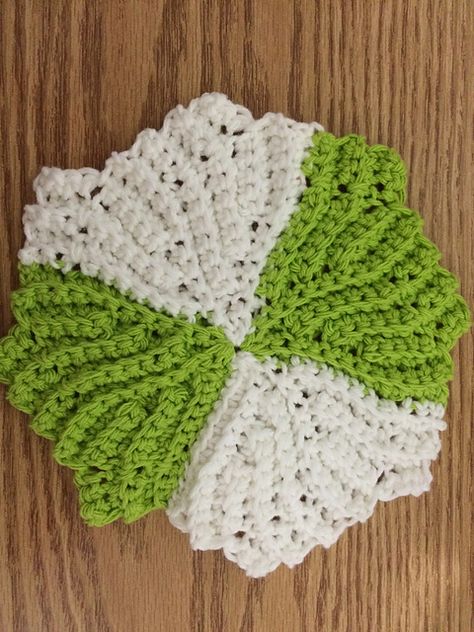 Ravelry: margieelisabeth's Circle Point Dishcloth Crochet Washcloth, Dish Cloths, Ravelry, Crochet Blanket, Crochet Patterns, Knitting, Crochet, Pattern