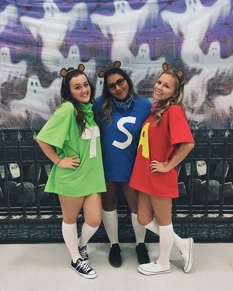 Alvin and the Chipmunks Halloween Costumes Lilo And Stitch, Homade Halloween Costumes, Diy Funny Halloween Costumes, Girl Group Halloween Costumes, Tourist Outfit, Cute Group Halloween Costumes, Bff Halloween Costumes, Best Friend Halloween Costumes, Trio Halloween Costumes