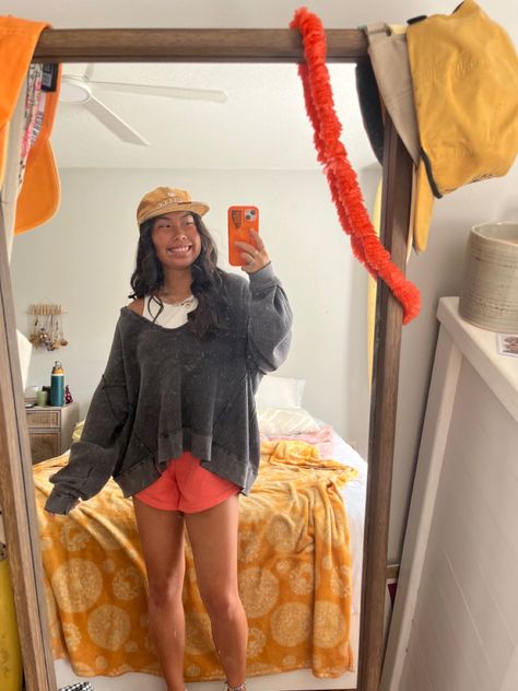 Comfortable Cute Summer Outfits, Rainy Outfit Ideas Spring, Spring Class Outfit College, Spring Outfits With Jeans, Cozy Fall Outfits Granola, Salty Granola Outfits Summer, First Day Of School Outfit Granola Girl, Summer Gronala Girl Outfit, Granola Gorl Summer