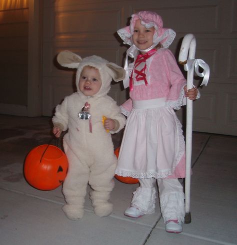 Little Bo Peep and her Sheep- costume Sheep Costume, Sheep Costumes, Little Bo Peep, Bo Peep, Toy Story Party, Holidays Halloween, Toy Story, Sheep, Harajuku