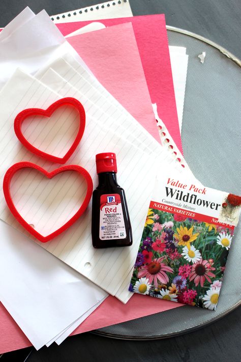 These DIY Plantable Seed Paper Valentines are so fun and easy to make! | Welcome to Nana's #welcometonanas #plantable #seed #valentines #diy #freedownload Eco Friendly Valentines Day Crafts, How To Make Seed Paper, Seed Valentines, Seed Paper Valentines, Spring Paper Crafts, Seed Paper Diy, Recycling Paper, Paper Valentines, Flower Seed Paper