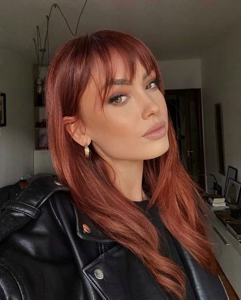 Level 8 Red Hair Color, Red Brown Hair With Bangs, Copper Hair Brown Roots, Neutral Red Hair, Edgy Red Hair, Copper Hair With Bangs, Red Hair Inspo Color, Rabbit Photoshoot, Copper Hair Balayage