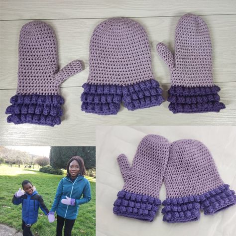 Crochet Holding Hands Mittens, Crochet Hand Holding Mittens, Holding Hands Mittens Free Pattern, Hand Holding Mittens Crochet Pattern, Brick Stitch Pattern Earring, Crochet Gloves Free Pattern, Crochet Hand Warmers, Chunky Yarn Crochet, Crochet Mittens Free Pattern