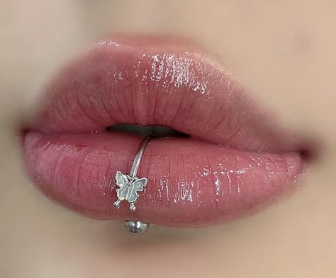 Piercings Bonitos, Labret Ring, Mouth Piercings, Jewlery Earrings, Lip Piercing Jewelry, Cute Nose Piercings, Nose Ring Jewelry, Belly Button Piercing Jewelry, Face Piercings