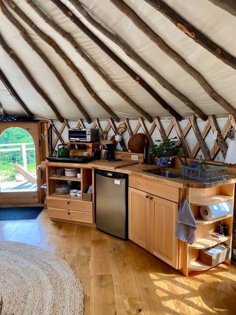 Vermont Retreat Yurt- Luxe Autumn Glory - Tiny houses for Rent in Putney, Vermont, United States - Airbnb Yurt Aesthetic, Yurt Kitchen, Bell Tent Interior, Yurt Life, Putney Vermont, Building A Yurt, Yurt Interior, Luxury Yurt, Views Of Nature