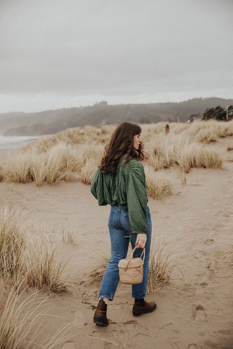 #style fashion #ootd #doen #blundstone #boots #oregoncoast #levis #winterstyle #casualstyle #everydayoutfits #outfits Blundstones With Jeans, Blundstone Women Outfit Jeans, Blundstones Outfit, How To Style Blundstone Boots, Blundstone Outfit Women, Blundstone Boots Outfit, Styling Blundstone Boots, Blundstone Boots Women, Blundstone Women Outfit