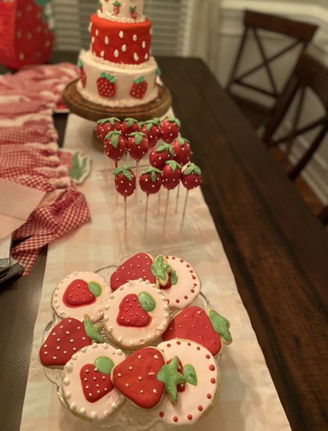 Baking Bucket List Ideas, Strawberry Shortcake Sweet 16, Strawberry Shortcake Aesthetic, Strawberry Birthday Party, Strawberry Stuff, Strawberry Things, Strawberry Aesthetic, Strawberry Shortcake Birthday, Cute Bakery