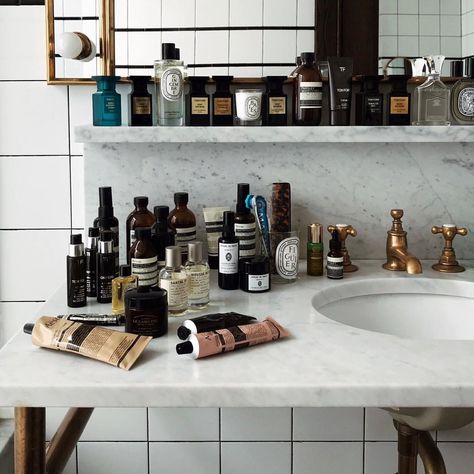 Deco Studio, Bathroom Counter, Dream Apartment, House Inspo, The Bathroom, 인테리어 디자인, Bathroom Interior, Future House, Care Products