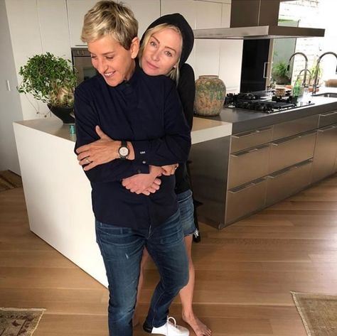 Ellen-DeGeneres-kitchen Inside Celebrity Homes, Ellen Degeneres And Portia, What Is True Love, Ellen And Portia, Portia De Rossi, Lesbian Fashion, The Ellen Show, Girl Couple, Queer Fashion