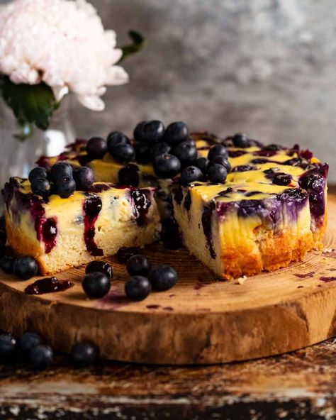 Berry Custard, Custard Baked, Blueberry Custard, Cake With Custard, Random Desserts, Blueberry Yogurt Cake, Cake With Blueberries, French Custard, Custard Cake Recipes