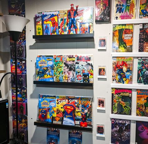 Comic Book Room Man Cave, Comic Book Shelf, Comic Bedroom, Comic Book Organization, Man Cave Office Ideas, Play Shed, Comic Book Rooms, Comic Book Wall, Comic Display