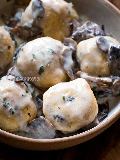 Ricotta Balls Recipe, Ricotta Balls, Christmas Drinks Alcohol Recipes, Barbie Food, Cottage Cheese Recipes, Pecorino Cheese, Italian Recipe, Italian Appetizers, Drinks Alcohol