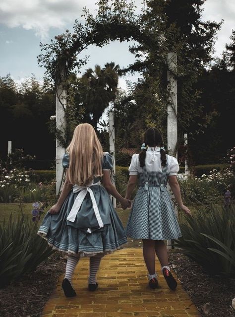 Alice And Dorothy, Alice By Heart, American Mcgee’s Alice, Helen Green, Wonderland Aesthetic, Alice In The Wonderland, Alice In Wonderland Aesthetic, Dorothy Gale, Alice In Wonderland Costume