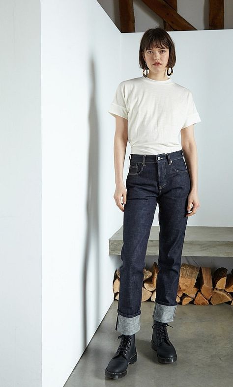 Selvedge Jeans Outfit Women, Raw Denim Women, Dark Indigo Jeans Outfit, Straight Jeans Outfit Women, Indigo Denim Outfit, Rolled Up Jeans Outfit, Indigo Jeans Outfit, Cuffed Jeans Outfit, Denim Jeans Outfit