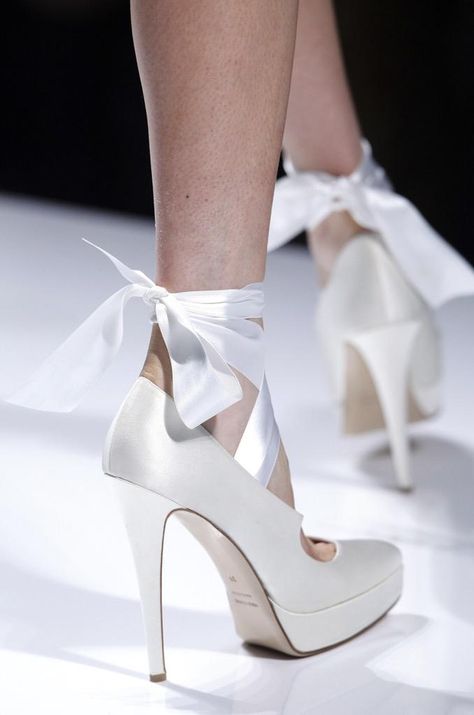 Trendy High Heels, Valentin Yudashkin, Fabulous Shoes, Shoe Obsession, Ankle Straps, White Fashion, Shoe Style, Beautiful Shoes, Bridal Shoes