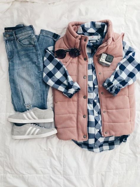 Nantucket Travel, Tennis Shoes Outfit, Pink Vest, Mode Casual, Cute Fall Outfits, Buffalo Check, Travel Packing, Nantucket, Autumn Fashion Women