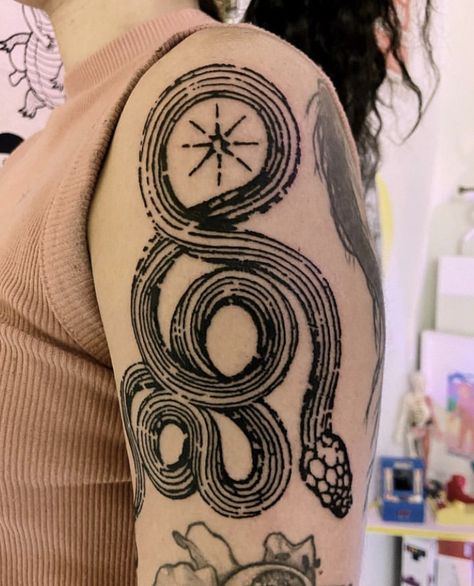 Full Side Tattoo, Conjoined Twins Tattoo, Knee Spiral Tattoo, Ouroboros Traditional Tattoo, Oroboros Tattoo Traditional, Traditional Back Piece, Snake Around Body Tattoo, Cosmic Snake Tattoo, Symetric Tattoo