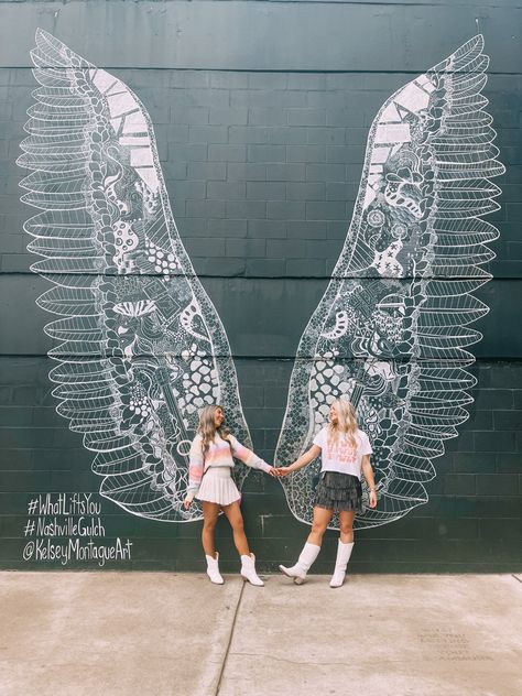 Nashville Tennessee Taylor Swift, Nashville Photo Ideas, Nashville Pics, Nashville Aesthetic, Bestie Trip, Preppy Travel, Wing Wall, Swift Concert, Nashville Trip