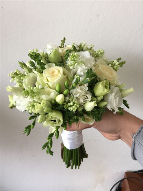 Wedding Bridesmaid Flowers, Ivory Wedding Flowers, Small Wedding Bouquets, Elegant Wedding Bouquets, Simple Wedding Bouquets, Green Wedding Flowers, Tulip Wedding, Bridal Bouquet Flowers, Wedding Design Decoration