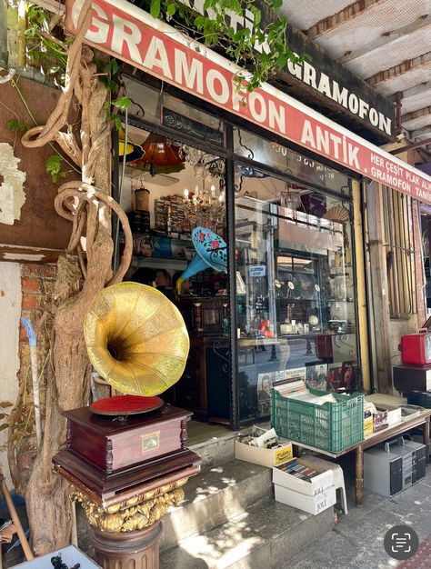 The shopping experience in Kadikoy, Istanbul #kadikoy #istanbul #shopping #antique #turkey #travel #traveltips Istanbul Summer, Turkey Shopping, Turkish Aesthetic, Kadikoy Istanbul, Istanbul Shopping, Istanbul Aesthetic, Turkey Aesthetic, Turkey Trip, Turkey Places