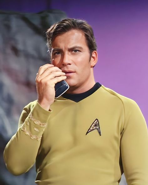 James Kirk, Star Trek Wallpaper, James T Kirk, Military Honor, Star Trek Original Series, Star Trek Original, Captain Kirk, Starship Enterprise, Golden Boy