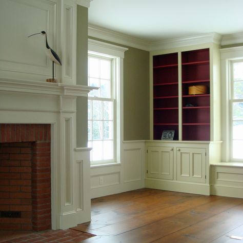 Cottage Hearth, Farmhouse Library, Orchard Ideas, Painted Bookcase, Georgian Houses, Farmhouse Trim, Custom Bookshelves, Fireplace Bookshelves, Vintage Homes