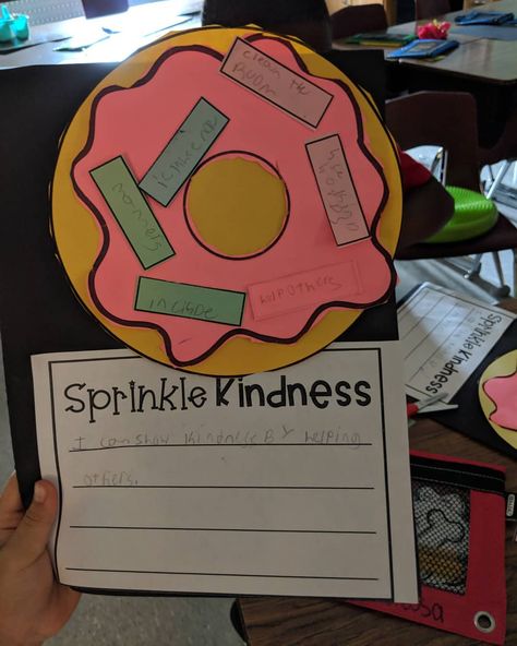 Kindness Craft, Kindness Counts, Sprinkle Kindness, Teaching Kindness, Therapeutic Recreation, School Age Activities, Teacher Projects, Christmas Classroom Door, Kindness Day