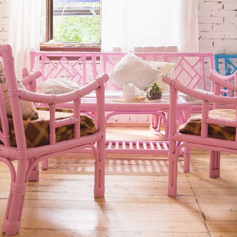 Spray Paint Wicker, Painting Wicker, Pink Painted Furniture, Wicker Furniture Makeover, Garden Shed Interiors, Painting Wicker Furniture, Wicker Dresser, Interior Images, Rattan Dining Table