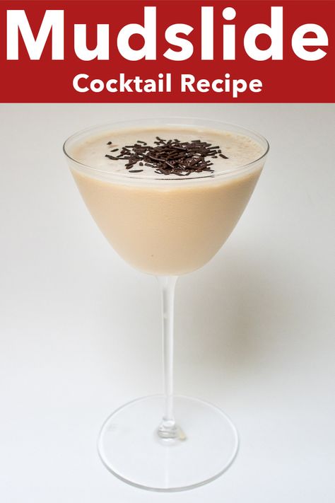 Follow our Mudslide cocktail recipe and craft the creamy cocktail at home in just 5 minutes. | vodka cocktail | kahlua cocktail | mudslide drink | home mixology Creamy Cocktail Recipes, Mud Slide Drink Recipe, Mudslide Cocktail, Homemade Spirits, Mudslide Drink, Island Drinks, Mudslide Recipe, Xmas Cocktails, Food From Different Countries