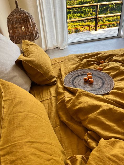 Yellow Duvet Cover Bedroom Ideas, Mustard Yellow Duvet Cover, Yellow Bedding Ideas Color Combinations, Mustard Sheets Bedroom, Yellow Bedsheet Aesthetic, Yellow Bedspread Ideas, Yellow Sheets Bedroom, Yellow Linen Bedding, College Dorm Room Ideas Yellow