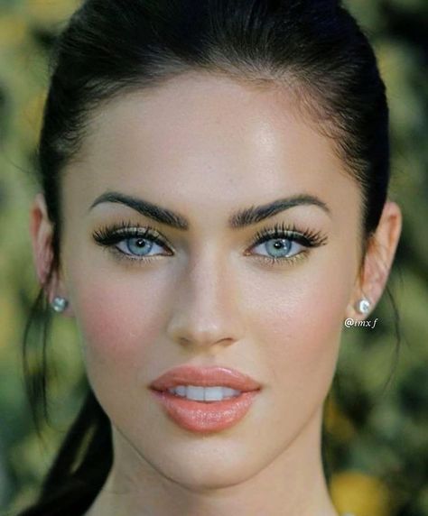 Megan Fox Lips, Megan Fox Eyebrows, Megan Fox Face, Fox Eyes, Perfect Eyebrows, Megan Fox, Aesthetic Makeup, Beautiful Makeup, Brown Eyes