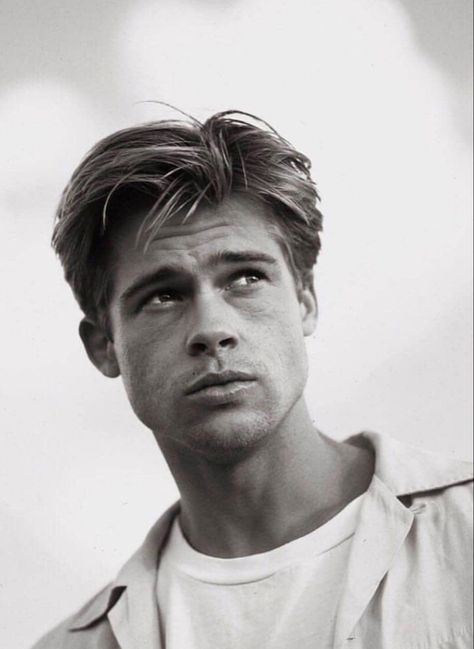 Side Part Men, Brad Pitt Haircut, Brad Pitt Hair, 90s Hairstyles Men, 90s Haircuts, Men 90s, Middle Part Hairstyles, Wavy Hair Men, Aesthetic 90s