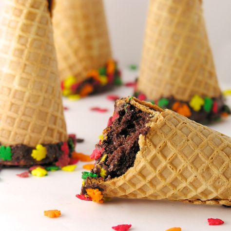 Teepee Cupcakes Kids Thanksgiving Treats, Thanksgiving Turkey Treats, Thanksgiving Sweets, Thanksgiving Desserts Kids, Kids Food Crafts, Teepee Party, Tea Cakes Recipes, Camp Crafts, Thanksgiving Treats