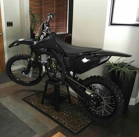 Blacked Out Dirtbike, All Black Dirt Bike, Black Dirt Bike, Honda Scrambler, Cool Dirt Bikes, Image Moto, Motorcross Bike, Bike Aesthetic, Enduro Motorcycle