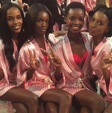 2016 Victoria's Secret Models Victoria's Secret Aesthetic, Victoria Secret Show, Victoria Secret Models, Vs Fashion Shows, Vs Models, Model Aesthetic, The Embrace, Victorias Secret Models, Victoria Secret Angels