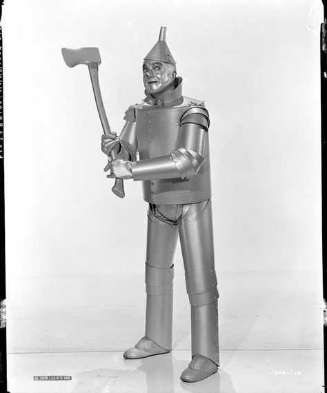 My favorite character. "When a man's an empty kettle..." Wizard Of Oz Cast, Tin Man Costumes, Jack Haley, Wizard Of Oz Quotes, Wizard Of Oz 1939, Robot Costumes, Land Of Oz, The Wonderful Wizard Of Oz, Tin Man