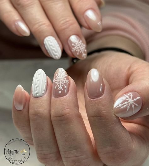 Winter Sweater Nails, Short Winter Nails, Gingerbread Nails, Winter Nails Ideas, Christmas Sweater Nails, Sun Nails, Easter Nail Designs, Holiday Nail Designs, Cute Christmas Nails