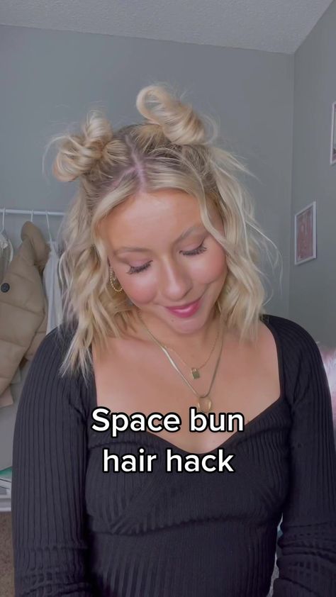 Double Space Buns Half Up, Half Up Mini Buns, Small Buns Hairstyles Half Up, Space Buns For Thinner Hair, Mini Space Buns Tutorial, Half Space Buns Half Down, Eras Tour Hairstyle Ideas, Tiny Space Buns, Half Up Half Down Space Buns Tutorial