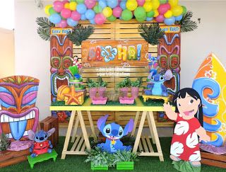 Ideas para decorar una Fiesta de Lilo y Stitch Ideas Para Decorar Una Fiesta, Unique Gender Reveal Party Ideas, Lilo And Stitch Cake, Luau Baby Showers, Luau Party Decorations, 1st Birthday Party For Girls, Lilo And Stitch Quotes, Luau Birthday Party, Hawaiian Birthday Party