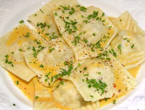 Crab and Prawn Ravioli in Seafood Bisque. Photo by Sackville on food.com Prawn Ravioli, Shrimp Ravioli, Seafood Bisque Recipe, Saffron Cream, Seafood Bisque, Bisque Recipe, Ravioli Recipe, Pasta Fatta In Casa, Pasta Dough