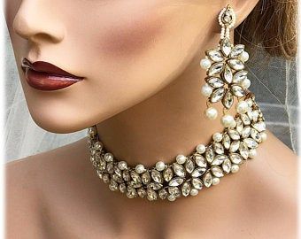 Trending Jewellery, Unique Bridal Jewelry, Indian Bridal Jewelry, Kundan Jewellery Set, Choker Necklace Designs, Indian Bridal Jewelry Sets, Gifts Set, Kundan Jewelry, Lace Accessories