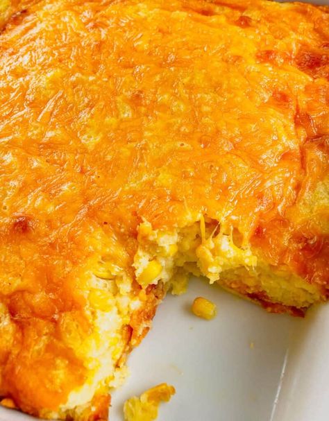 Cornbread Casseroles, Cheesy Corn Casserole Recipe, Corn Casserole Jiffy, Creamy Corn Bread, Cheese Corn Casserole, Cheesy Corn Casserole, Corn Souffle, Corn Pie, Cheesy Cornbread