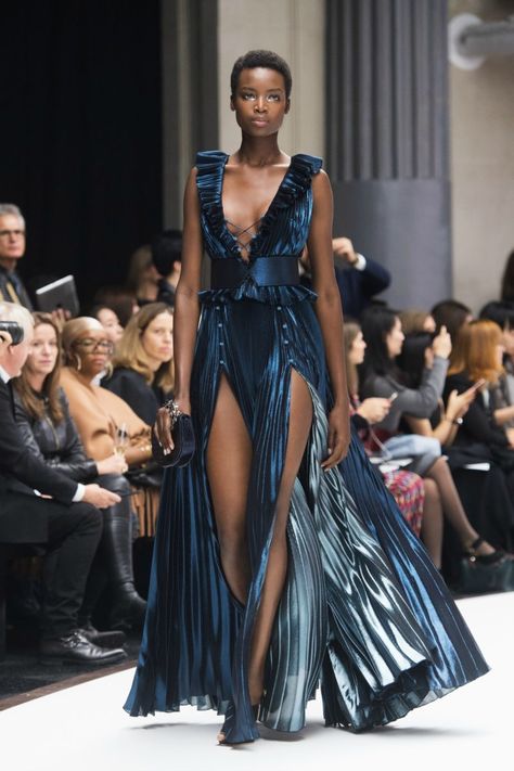 Ralph Russo, Fashion Week 2018, Ralph And Russo, Royal Dresses, Trendy Dress Outfits, Runway Trends, Couture Runway, Fashion Event, Fashion 2018