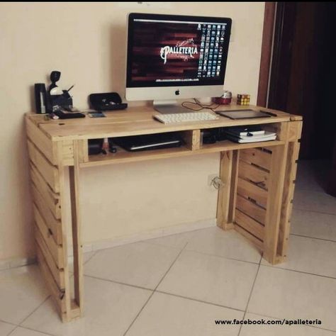 Pallet Computer Desk Pallet Computer Desk, Pallet Wood Desk, Diy Pallet Desk, Diy Desk Plans, Pallet Desk, Palette Furniture, Diy Computer Desk, Pallet Furniture Designs, Wood Table Diy