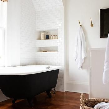 Modern Small Bathroom Design Ideas, Bathtub Nook, White Hexagon Tile Bathroom, Bathtub Inspiration, Shower Accent Tile, Bathroom Wall Decor Ideas, Black Clawfoot Tub, Small Bathroom Design Ideas, Modern Small Bathroom